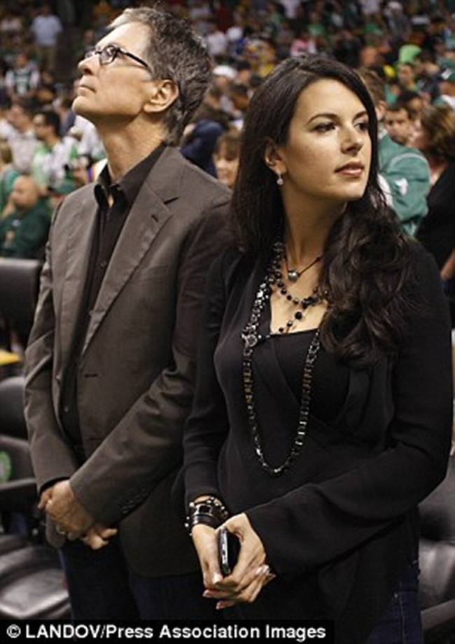 Sau khi tốt nghiệp trung học, John William Henry học đại học ở California nhưng bỏ học và vẫn chưa có bằng đại học.