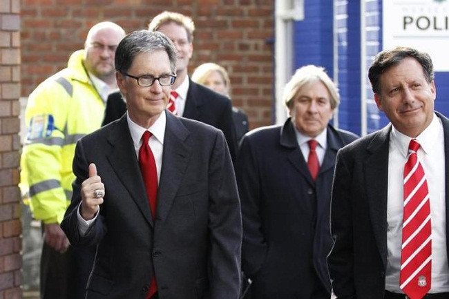 Ông sinh năm 1949, người Mỹ. Ông là doanh nhân, một nhà đầu tư. John William Henry bắt đầu sở hữu đội bóng này từ năm 2010.