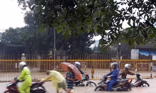 Thu tuong yeu cau khan truong khac phuc hau qua mua lu Quang Ninh