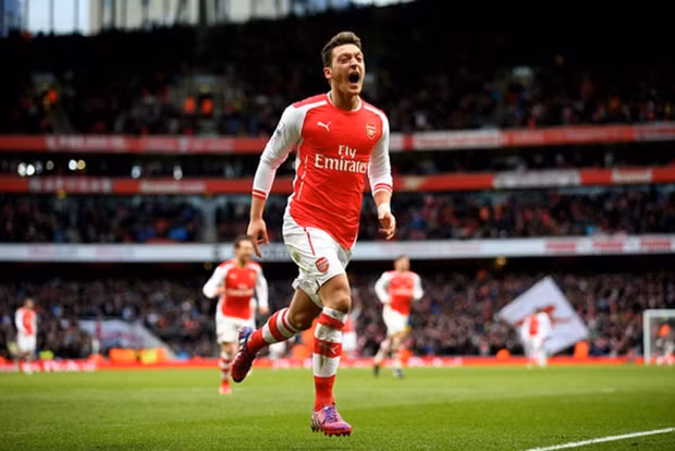 Mesut Oezil của Arsenal xếp ở vị trí thứ 9 với 140.000 bảng/ tuần.