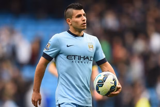 Vua phá lưới của Premier League 2014/2015 với 26 là Sergio Aguero nhận mức lương 175.000 bảng/ tuần.