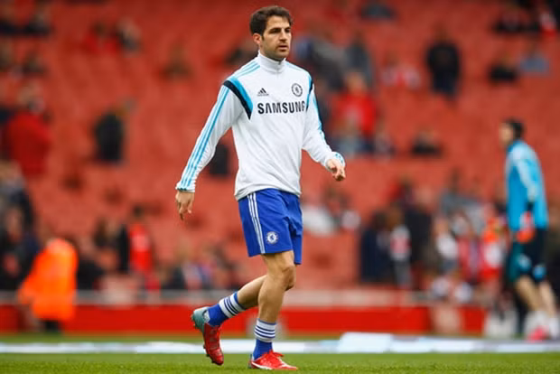 Cesc Fabregas chuyển sang đầu quân cho Chelsea từ mùa giải 2014/2015 nhận mức lương 200.000 bảng/ tuần.