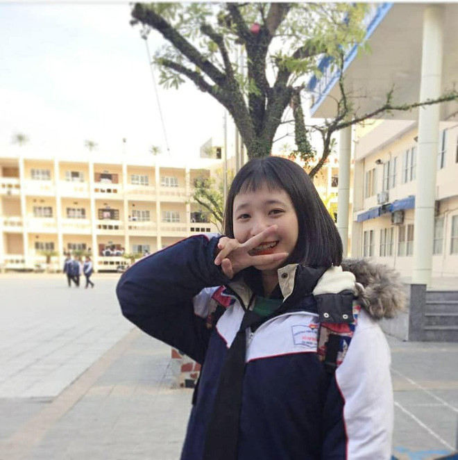 Theo tìm hiểu, nữ sinh Hải Phòng lãnh hậu quả từ việc nhờ bạn cắt tóc mái có tên Đỗ Thị Trà My, đang là học sinh lớp 11B1 trường THPT Hồng Bàng ở Hải Phòng.