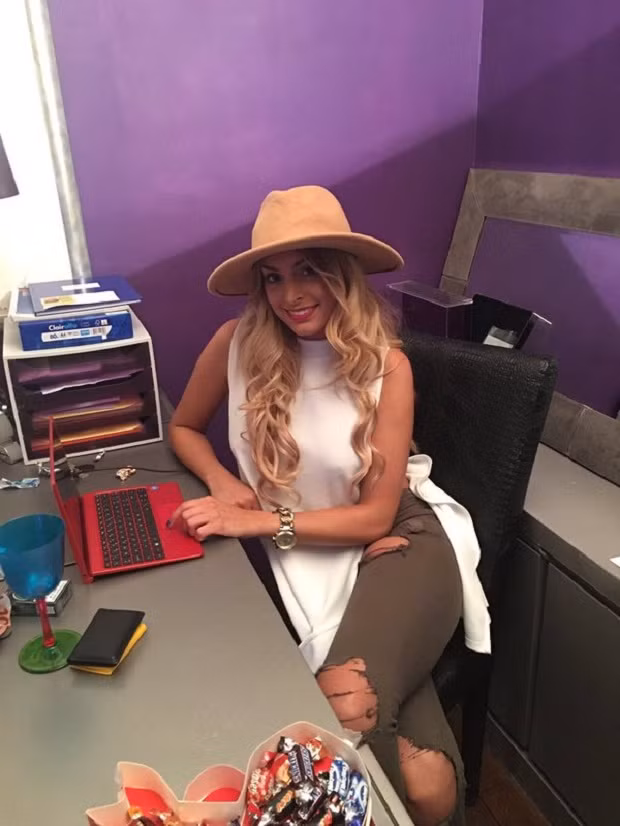 Sau khi cô vợ Samantha ôm con về Paris, Anthony Martial đã công khai hẹn hò người đẹp Melanie Da Cruz.