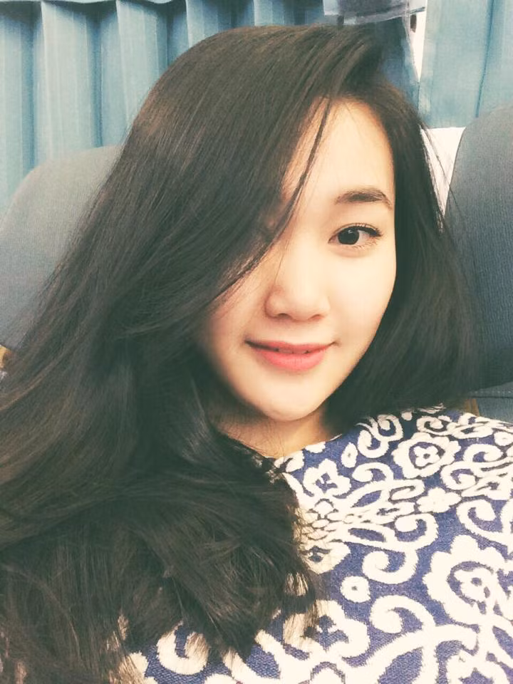 Mặc dù mới sinh năm 1994 nhưng Mỹ Dung đã làm tiếp viên của Hãng hàng không Quốc Gia Vietnam Airlines được hơn một năm.