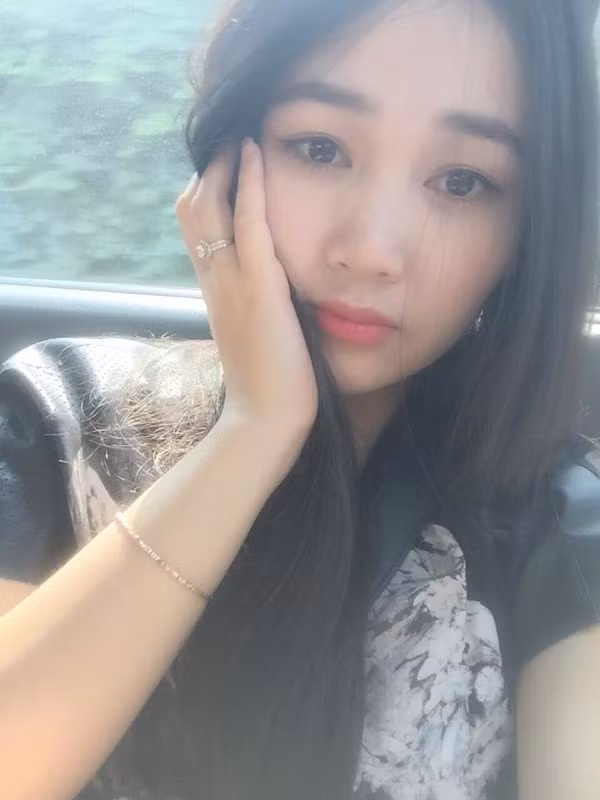 Ngắm nhìn nhan sắc của Mỹ Dung, nhiều fan của Quế Ngọc Hải còn nhận xét rằng cô nàng này chẳng thua kém gì những hot girl ở thời điểm hiện tại.