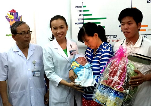 Ngày 29/8, Dương Minh Phát sẽ theo bố mẹ về quê ở Vĩnh Long và trở lại tái khám vào 2 tuần sau đó.