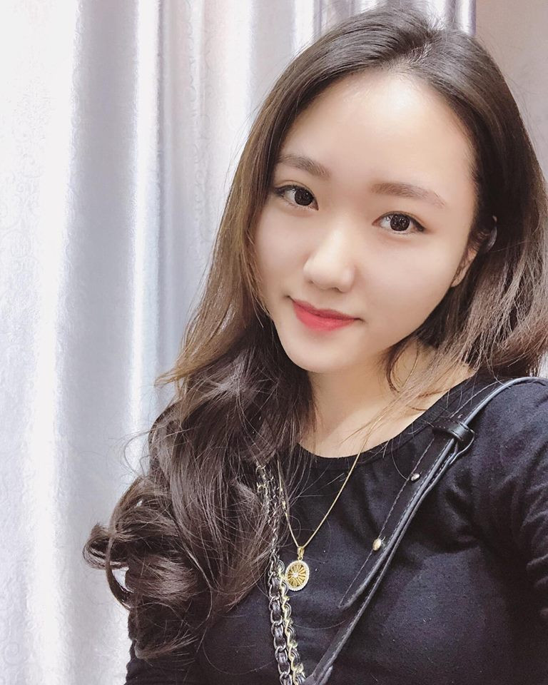 Chia sẻ về những bức ảnh của mình, Bảo Ngân bày tỏ cảm xúc: "Lúc thấy đám bạn ầm ĩ, phô trương quá thì mình cũng có chút ngại nhưng không sao, vui mà. Vậy là những năm tháng học hành của mình cũng đã trọn vẹn bên cạnh bạn bè rồi".