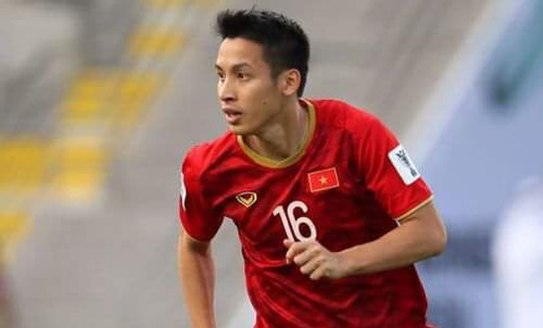 Nếu như Tuấn Anh làm nhiệm vụ thu hồi bóng thì người phát triển những pha tấn công cho đội tuyển Việt Nam có thể là Hùng Dũng. Dũng "chip" được đánh giá cao qua từng trận đấu bởi sự cần cù, chịu khó và những pha "tỉa bóng" đột biến.