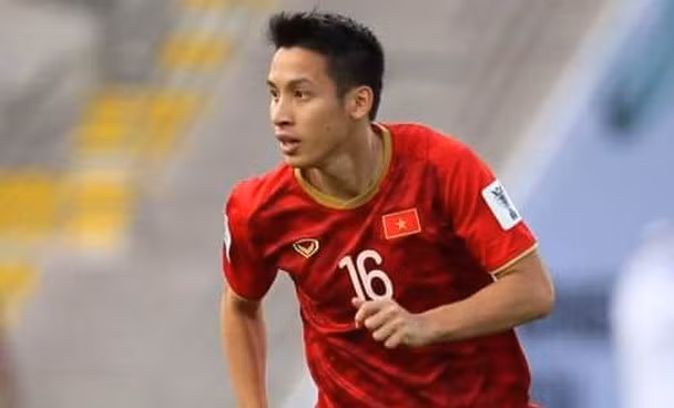 Nếu như Tuấn Anh làm nhiệm vụ thu hồi bóng thì người phát triển những pha tấn công cho đội tuyển Việt Nam có thể là Hùng Dũng. Dũng "chip" được đánh giá cao qua từng trận đấu bởi sự cần cù, chịu khó và những pha "tỉa bóng" đột biến.