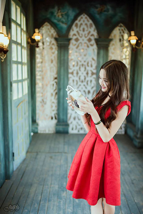 Khuôn mặt gọn gàng cùng cặp má núm đồng tiền cực duyên là điểm nhấn vô cùng lớn khiến cư dân mạng để ý tới Ngọc Ánh.