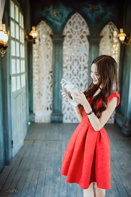 Khuôn mặt gọn gàng cùng cặp má núm đồng tiền cực duyên là điểm nhấn vô cùng lớn khiến cư dân mạng để ý tới Ngọc Ánh.