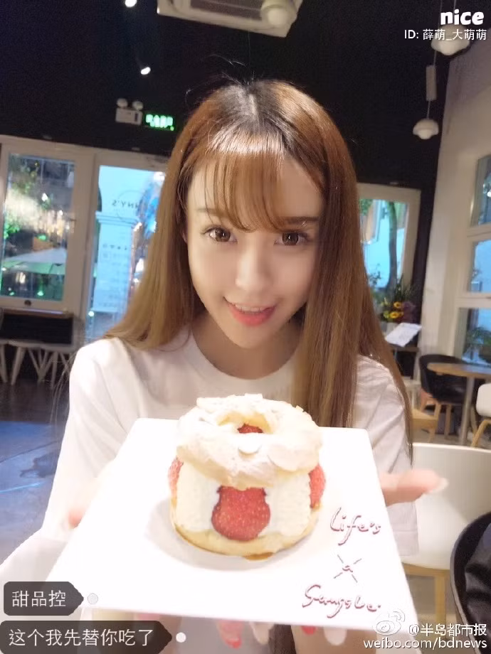 Cô nàng sinh năm 1995 này đang học tập và sinh sống tại Bắc Kinh, Trung Quốc .