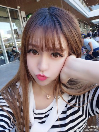 Thế nhưng, điều xảy ra lại hoàn toàn trái ngược với những gì anh chàng này chuẩn bị, nhan sắc của cô bạn gái còn xinh vượt xa so với những hình ảnh trên trang cá nhân.