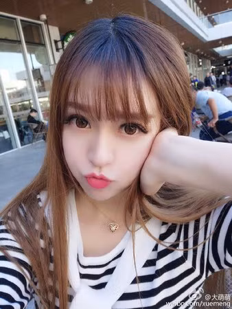 Thế nhưng, điều xảy ra lại hoàn toàn trái ngược với những gì anh chàng này chuẩn bị, nhan sắc của cô bạn gái còn xinh vượt xa so với những hình ảnh trên trang cá nhân.