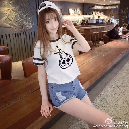 Bức ảnh anh chàng này đăng tải lên Weibo cũng khiến nhiều người ghen tị và ngưỡng mộ vì anh gặp được một cô gái xinh như hoa như ngọc như vậy.