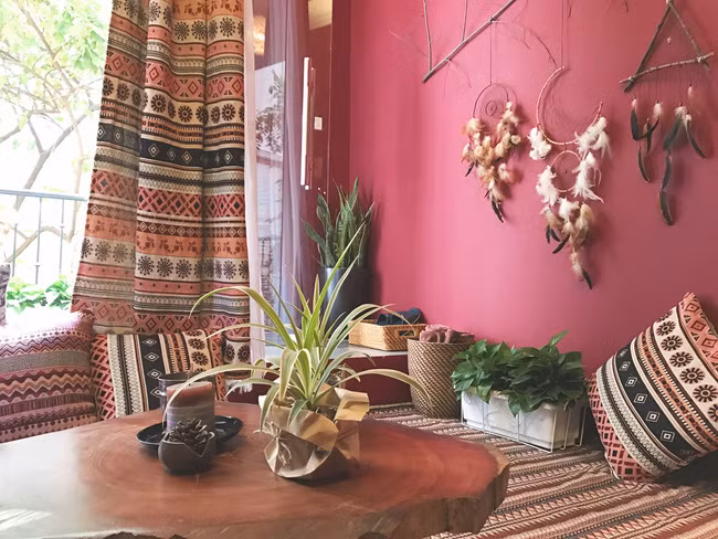 Bước vào khoảng sân xanh mát của homestay Lan Can, bạn sẽ có những cảm nhận rất gần gũi, tựa như được bước vào khoảng sân nhà ngày xưa bé.