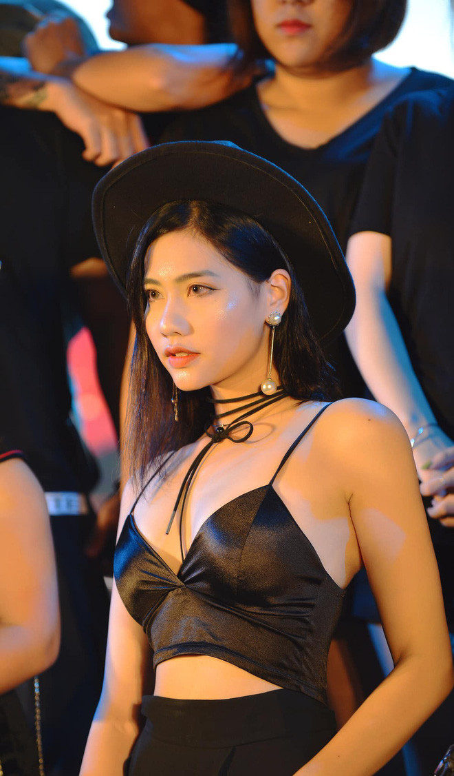 Màn cà khịa rất gì và này nọ của Châm Sứa nhanh chóng được 500 anh em bấm like. Lên phim thì không ai chú ý chứ chỉ cần chút "khẩu nghiệp" là được quan tâm rần rần, quả là biết cách "tạo nét".