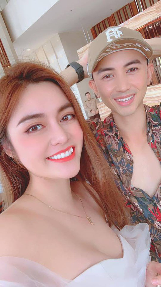 Trước đây, Diệp Anh từng "mất điểm" khá nhiều khi tham gia chương trình "Nóng cùng World Cup" cùng với Trâm Anh, Trương Hoàng Mai Anh. Cô nàng từng xuất hiện trong chương trình bình luận trận đấu của Brazil - Thuỵ Sĩ và gây sốt với phát ngôn cho rằng mình đã xem Brazil đá từ những năm 2000, thời còn Ronaldo và... Pele. Trong khi đó, Pele đã giải nghệ từ năm 1977 của thế kỷ trước.