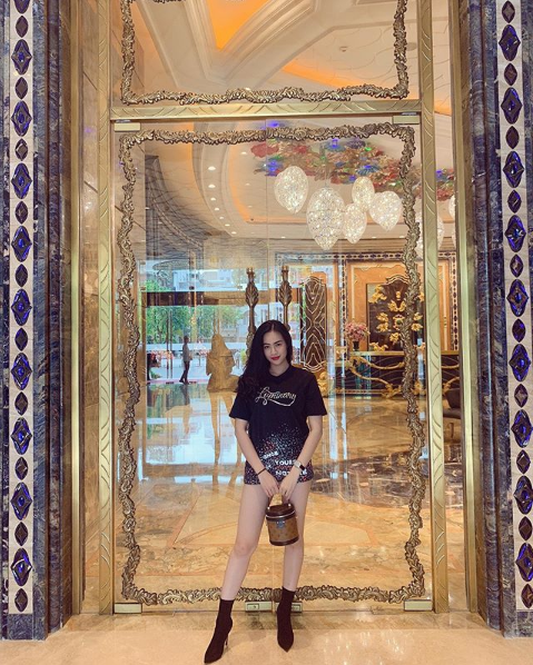 Thêm nữa, nếu để ý thêm, trang instagram của Quang Hải chỉ follow 56 người trong đó có Thảo Mi chắc chắn cũng không phải là sự tình cờ ngẫu nhiên.