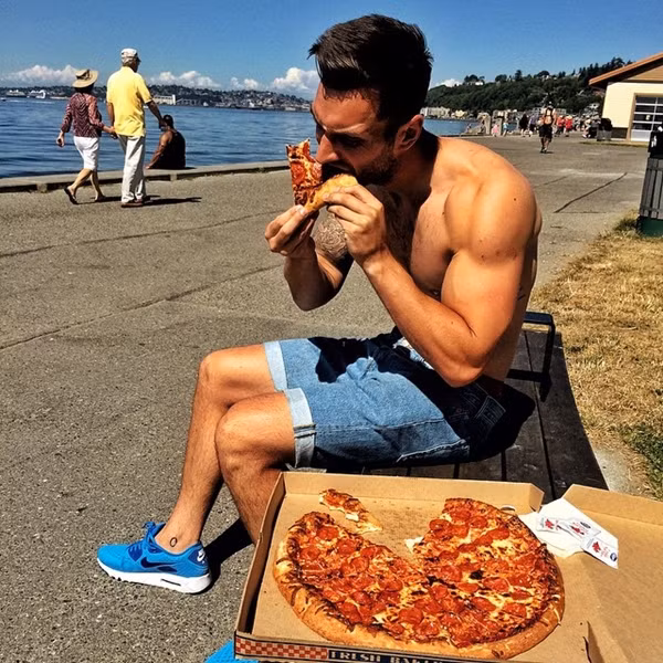 Phil Duncan có thể ăn món ăn yêu thích của mình ở bất cứ đâu, dù trên cạn hay đang lênh đênh ở biển.