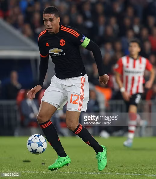 Anh hiện là cầu thủ phòng ngự thi đấu ấn tượng và ổn định nhất bộ tứ vệ. Theo khảo sát nhanh của Quỷ đỏ thành Manchester có tới 90.9% số CĐV được hỏi đều yêu quý Smalling.