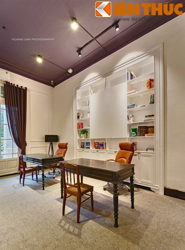 Không gian tại khu làm việc này khá đa dạng, từ những phòng họp lớn đến phòng họp nhỏ và những chiếc bàn dài để có thể một nhóm khá đông đến làm việc.