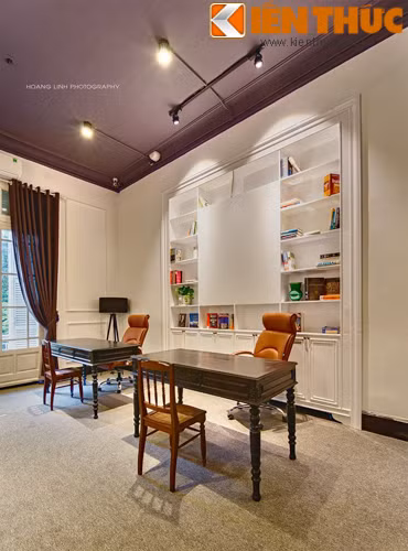 Không gian tại khu làm việc này khá đa dạng, từ những phòng họp lớn đến phòng họp nhỏ và những chiếc bàn dài để có thể một nhóm khá đông đến làm việc.