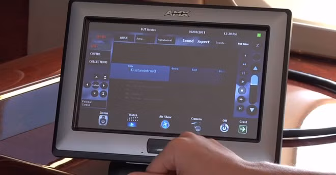 Mọi thứ đều được điều khiển bằng màn hình cảm ứng.