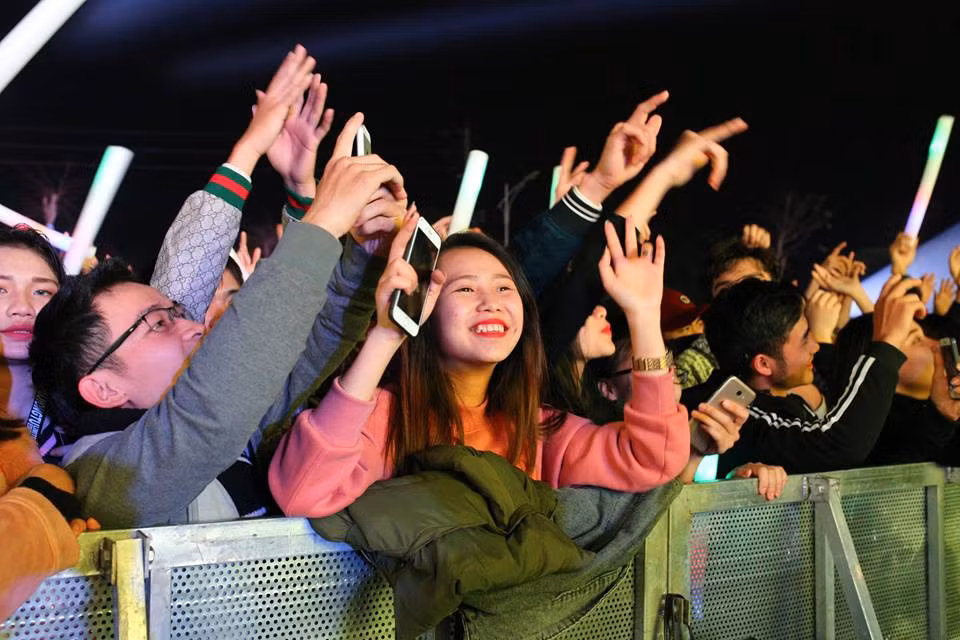 Ngay lúc này rất nhiều bạn trẻ tại Nghệ An đang tỏ ra vô cùng háo hức với sự kiện chào đón năm mới được tổ chức ngay tại quê hương của mình.