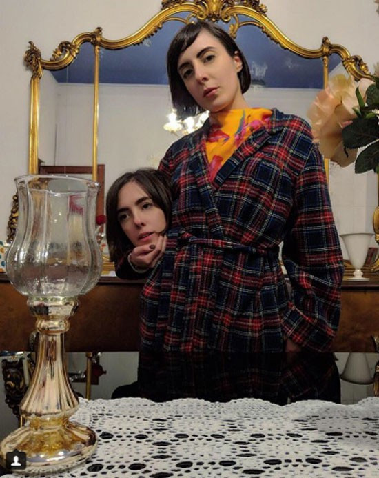 Nhiều người thì cho rằng ý tưởng này rất thú vị và táo bạo, người thì lại phàn nàn rằng trông kinh dị và ám ảnh quá, chẳng khác gì như một "đao phủ" chặt đầu người xong đêm đi giữa phố.