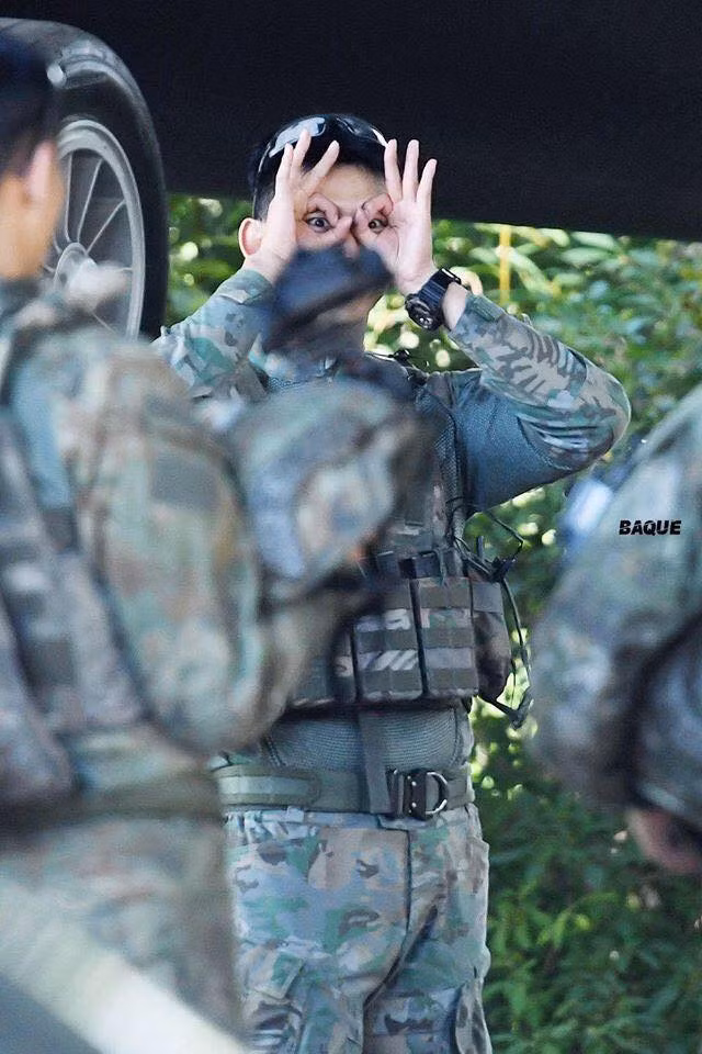 Hành động đáng yêu hết mức của Taecyeon.