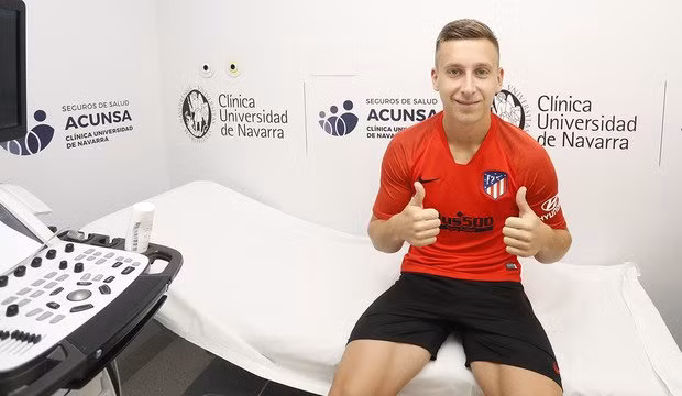 Chuyển nhượng cầu thủ từ Tây Ban Nha, tiền đạo người Serbia, Ivan Saponjic đã đặt bút ký vào bản hợp đồng có thời hạn 3 năm tại Atletico Madrid.