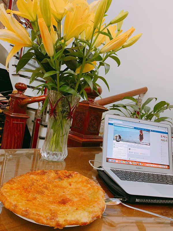 Nhiều bạn trẻ từ thành công rán bánh chưng bằng nước đã mix thêm những món như phomai, bò khô để ăn cùng.