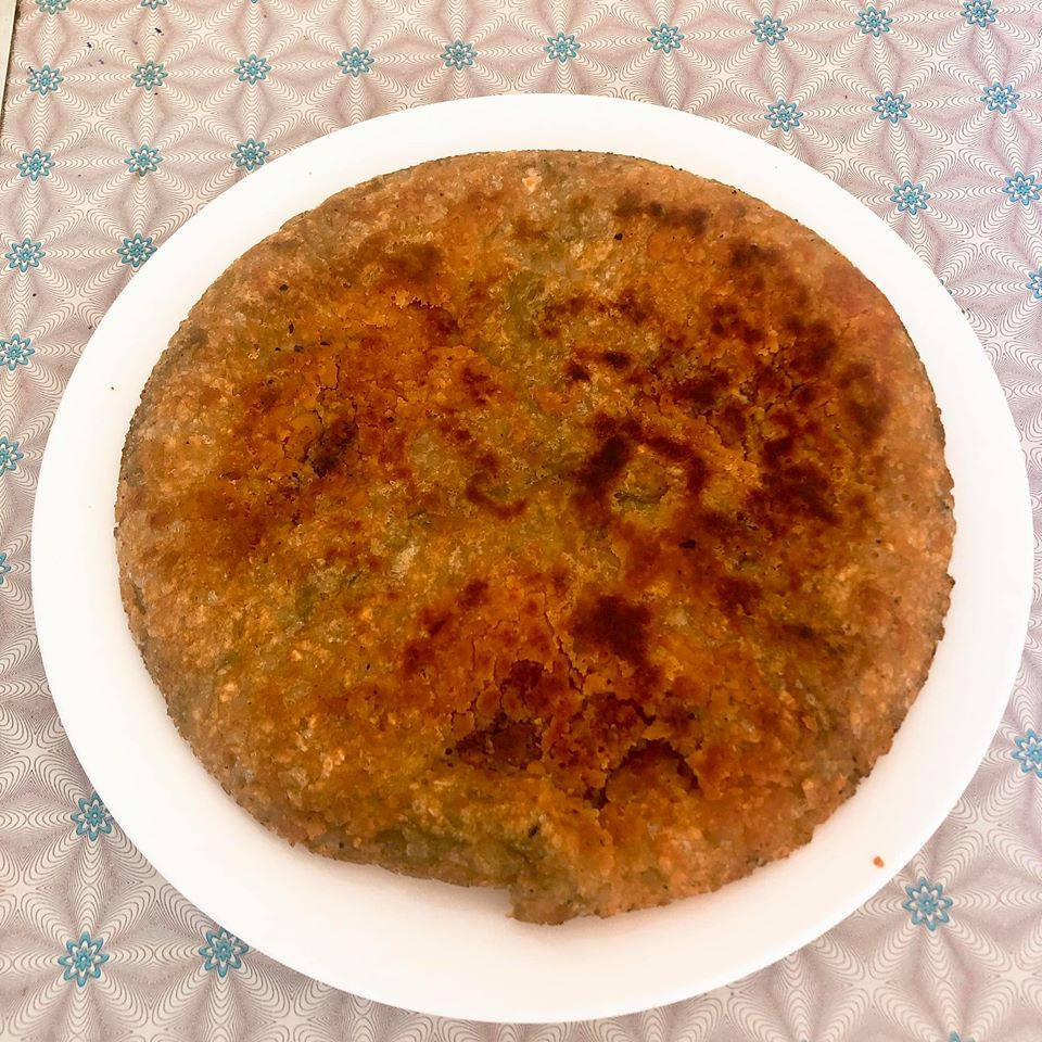 Các bạn trẻ còn vui vẻ cho rằng đây là món pizza Việt Nam sau dịp Tết.