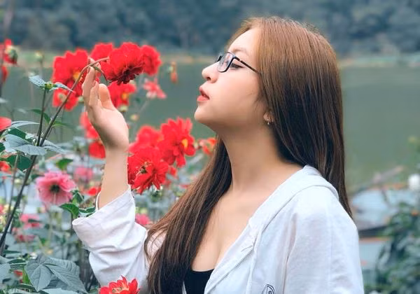 Giua tin don chia tay, ban gai Quang Hai tiet lo 