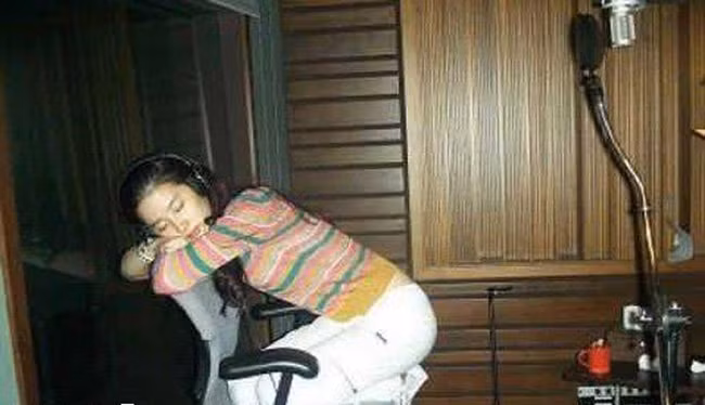 "Hãy cho tôi một điểm tựa, tôi có thể ngủ nướng cả ngày mà không sợ ngã". Bức ảnh được nickname Hoàng Thông chia sẻ và đặt lời bình luận.