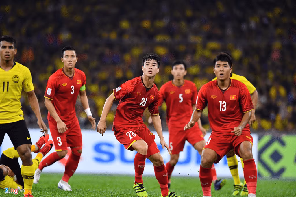 Khi mặc áo màu đỏ, các cầu thủ cũng sẽ phải mặc quần lót màu đỏ và khi áo thi đấu màu trắng thì nội y trong cũng phải vậy.