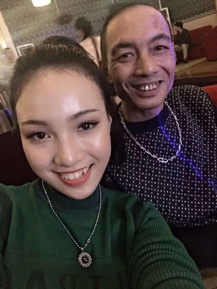 Khuôn mặt trái xoan, hàm răng và đặc biệt là khóe mắt của Mai Phương Anh cực giống bố mình.