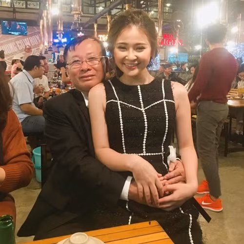 Khi được hỏi về tin đồn cặp với đại gia già tuổi, Thảo Nguyên cũng nói rằng: "Về tin đồn cặp đại gia, mình cũng không mấy ngạc nhiên lắm vì ngay cả bản thân mình, khi xem tấm hình đấy cũng thấy giống như mọi người nói. Càng về sau, bức ảnh càng được chia sẻ quá nhiều, khiến mình hoang mang và buồn khi đọc những bình luận tiêu cực đến từ dân mạng".