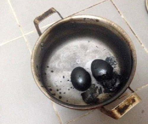 "Trứng luộc châu Phi" món ăn chỉ có những cô nàng đãng trí mới có thể tạo ra.