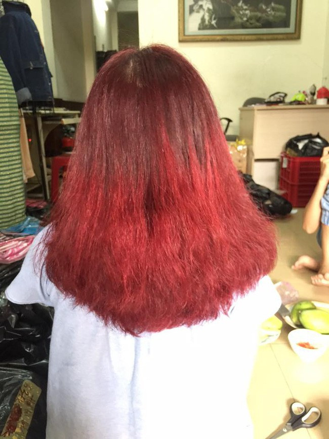 Có một thực tế thú vị là, cứ đến gần Tết, 80% hội chị em sẽ rủ nhau đi làm xoăn. Dù tóc dài hay tóc ngắn, dù già hay trẻ, dù chỉ còn lẻ tẻ vài đồng lương hay đang sẵn bạc triệu, họ cũng đều muốn làm xoăn đón xuân.