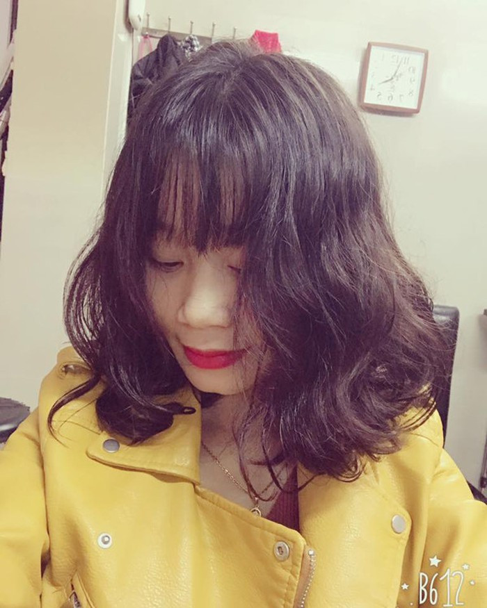 Tóc chỉ xoăn đẹp khi ở tiệm nhưng khi về tới nhà, nó tơi tả như "chim sẻ vừa đi mưa".