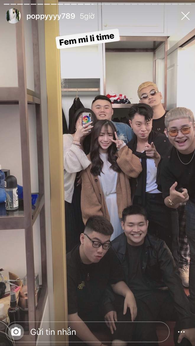 Hội bạn thân chụp chung với nhau bức ảnh trước khi Joyce Phạm chụp ảnh cưới.