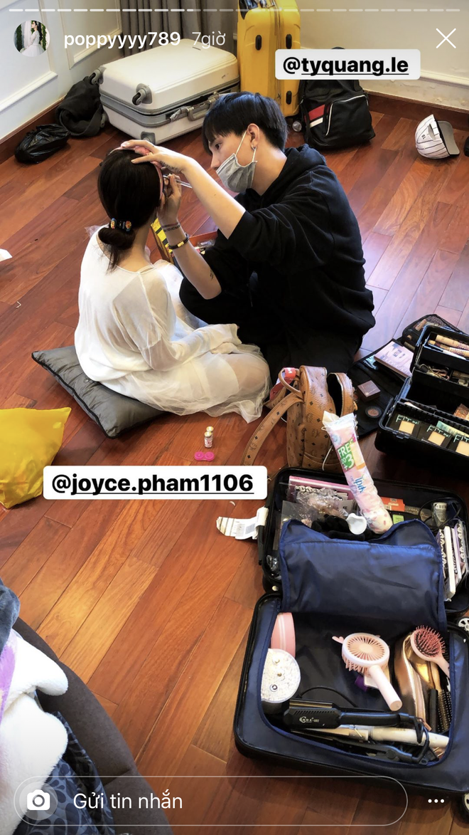 Trên trang cá nhân của người bạn Joyce Phạm có nickname là Poppyyy đã đăng tải những bước như make up, trang phục của ái nữ 20 tuổi nhà Minh Nhựa chuẩn bị cho bộ ảnh cưới.