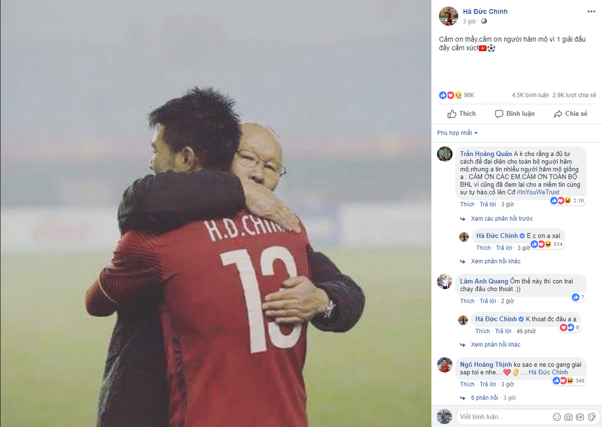 Hà Đức Chinh đã đăng ảnh HLV Park Hang Seo ôm anh kèm lời cám ơn người thầy Hàn Quốc và NHM.