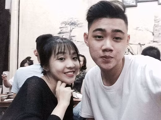 Nhưng dần dần rồi cũng thành quen. Tới giờ thì không còn cảm giác ngại ngùng nữa mà là cảm giác hạnh phúc khi được đi cùng nhau".