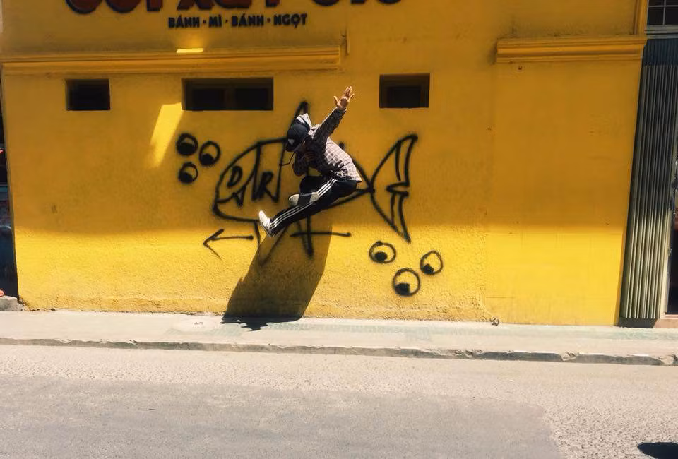 Từ phía đại diện tiệm bánh Cối Xay Gió cho biết, Bức tường bị vẽ bậy lên vào ngày 25/2 vừa qua. Hiện tại ban giám đốc sẽ họp lại và tìm cách khắc phục hậu quả trong thời gian ngắn nhất để tiếp tục phục vụ khách du lịch.