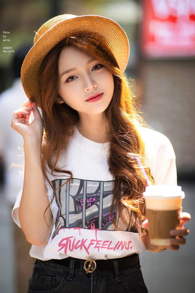 Chia sẻ sau khi được nhiều người biết tới, Trâm Anh nói: "Gần đây mình nhận được sự quan tâm đông đảo của cộng đồng mạng khiến mình rất bất ngờ. Công việc của mình là làm mẫu ảnh nên khi up những bức hình chụp lên được mọi người quan tâm, dành nhiều lời khen mình cảm thấy thực sự rất vui"