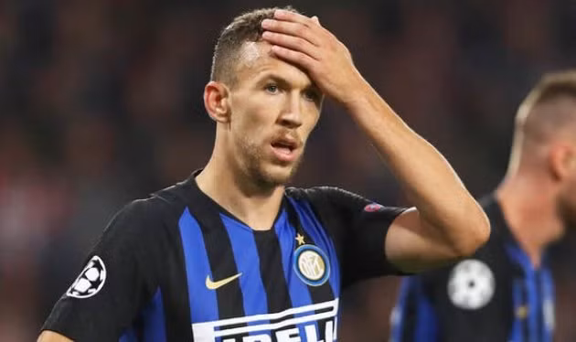 MU đã không ký hợp đồng với Ivan Perisic bởi vì Ed woodward đã từ chối trả thêm 3 triệu bảng cho câu lạc bộ chủ quản của cầu thủ này là Inter Milan.